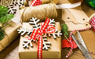 Unwrap the Magic of Christmas : Creative Ways to Gift Wrap Presents - Bimbo Concept