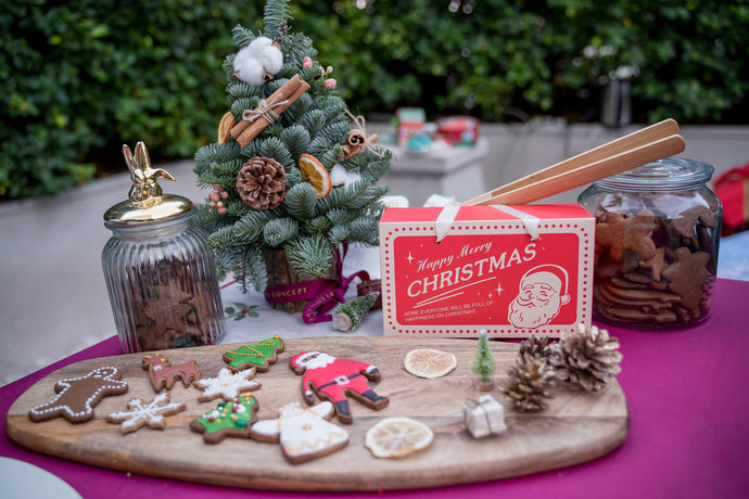 Gingerbread Cookie Decoration at Christmas Market - Bimbo Concept