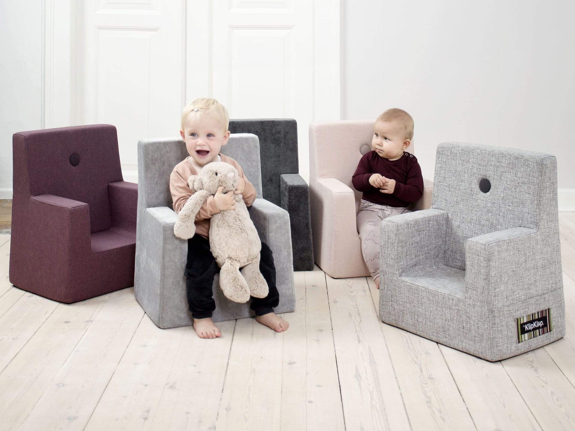 DUSTY BLUE W. BLUE BUTTONS KID SOFA CHAIR