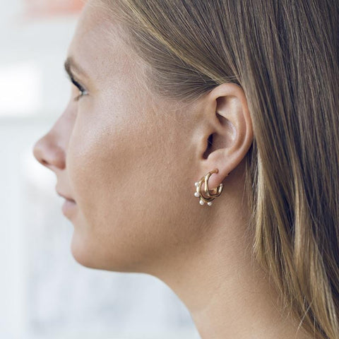 Small Hoops Earring with One Pearl