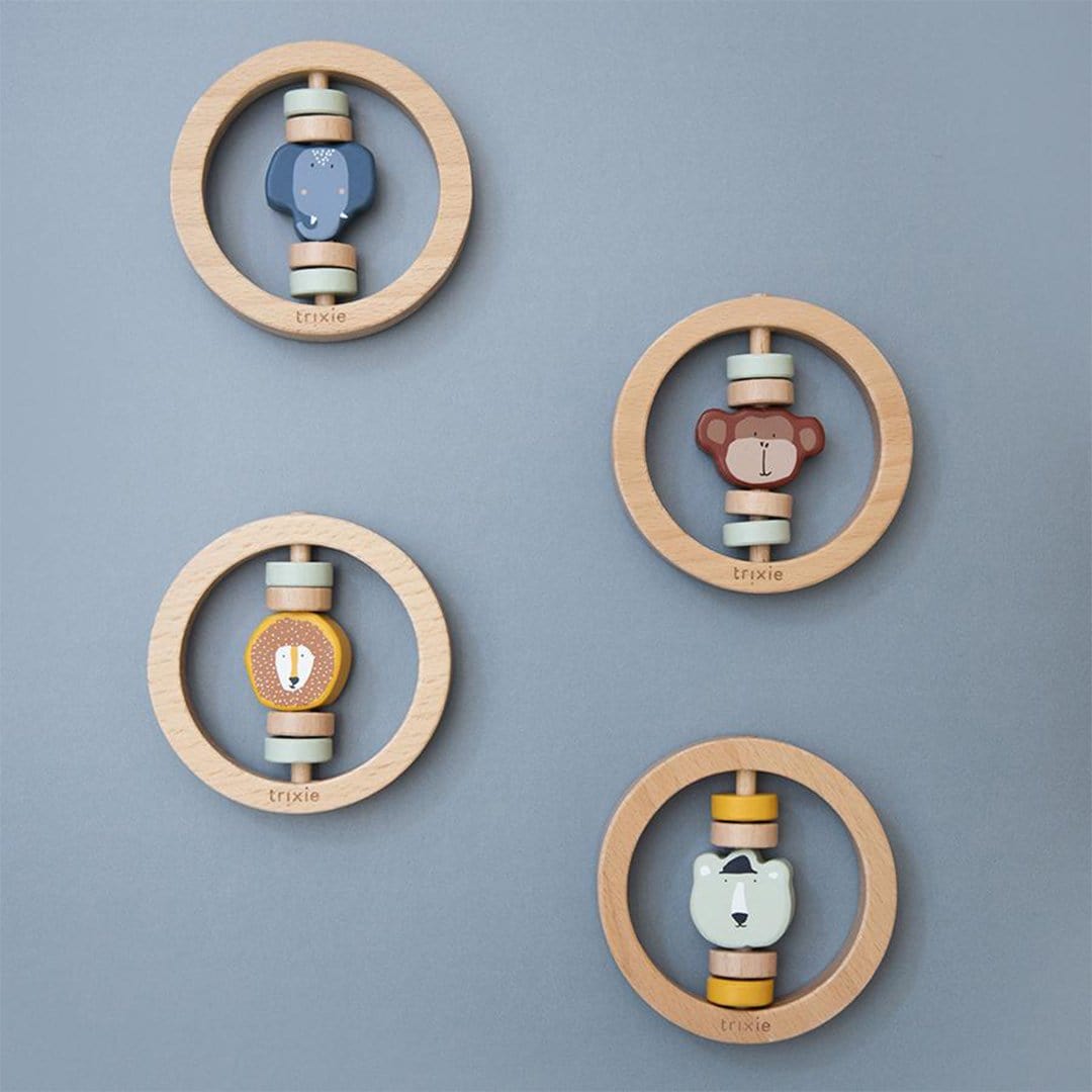 Wooden round rattle - Mr. Lion