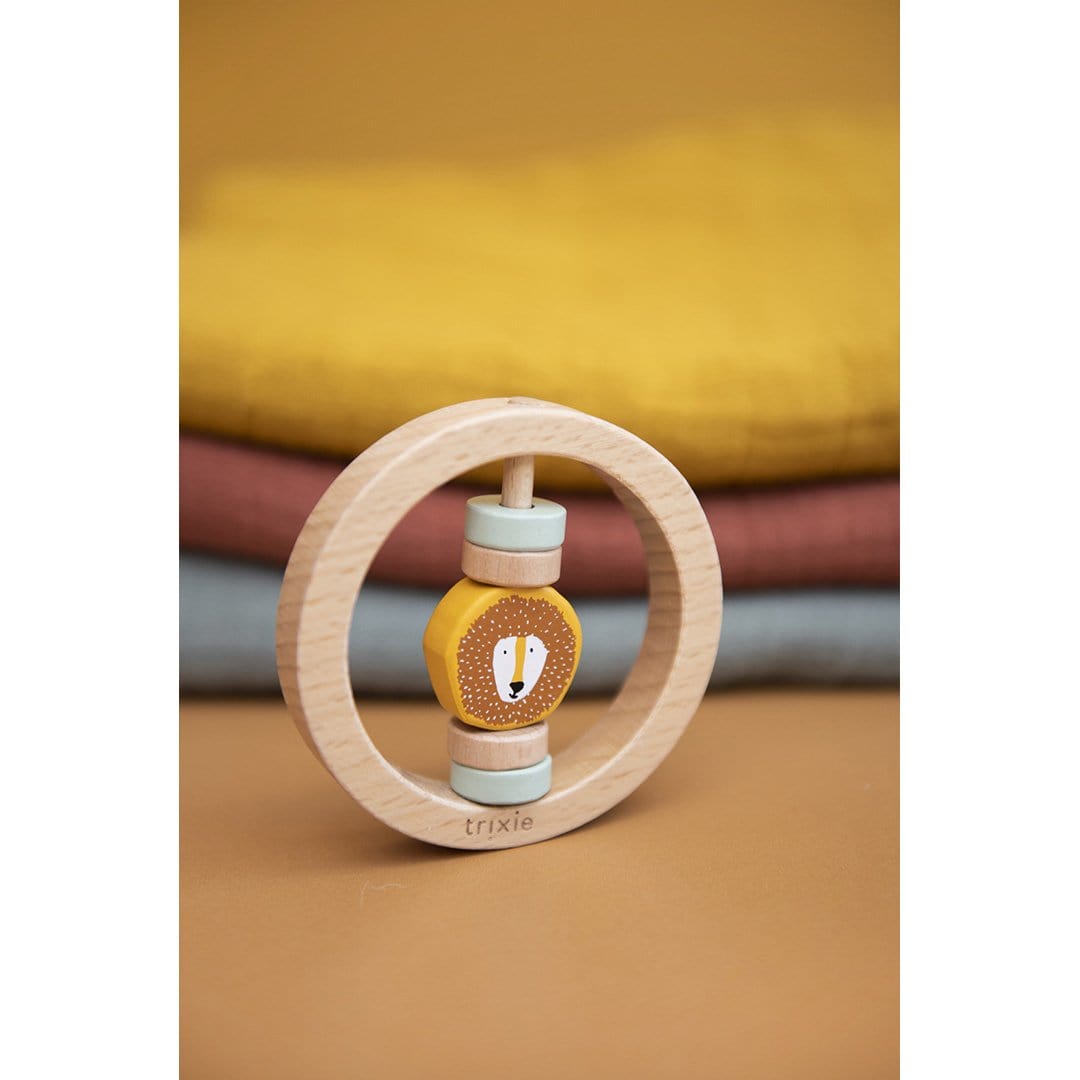 Wooden round rattle - Mr. Lion